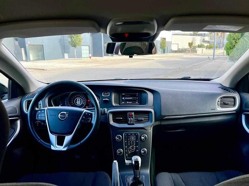 Usado Volvo V40 120 HP (88 kW) 2017 Preto