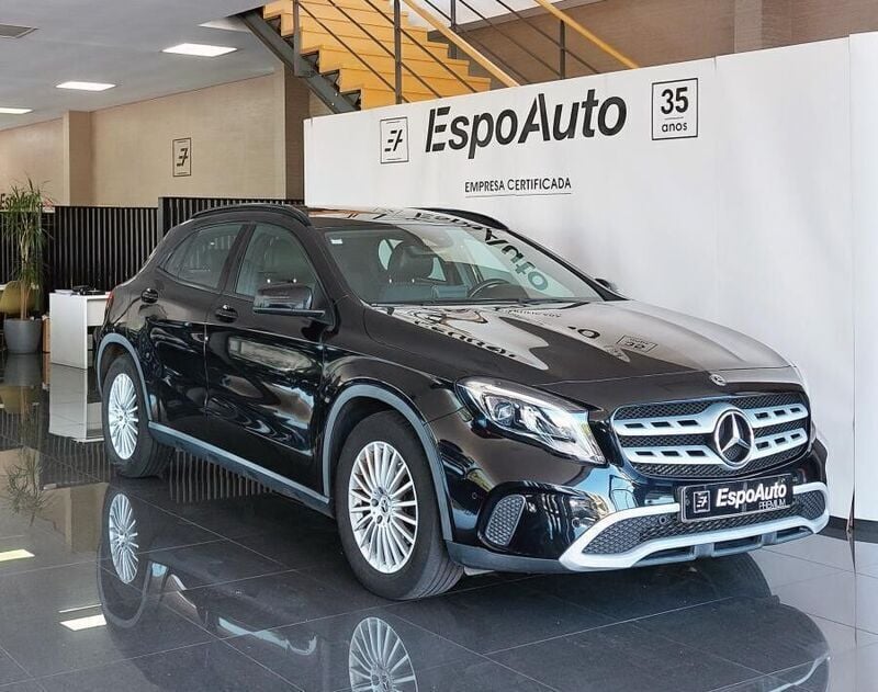 Preto Usado 2020 Mercedes GLA180 Urban SUV | € 24.990 (Bom preço) - Imagem 1/4