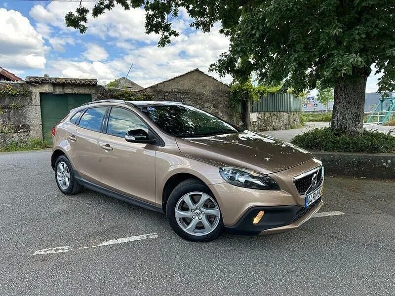 Castanho Usado 2016 Volvo V40 Pro Carrinha | € 14.990 (Preço justo) - Imagem 1/4