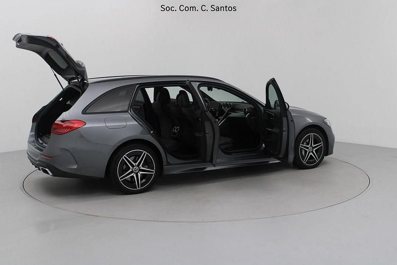 Usado Mercedes C300 AMG 197 HP (144 kW) 2025 Cinza Carrinha