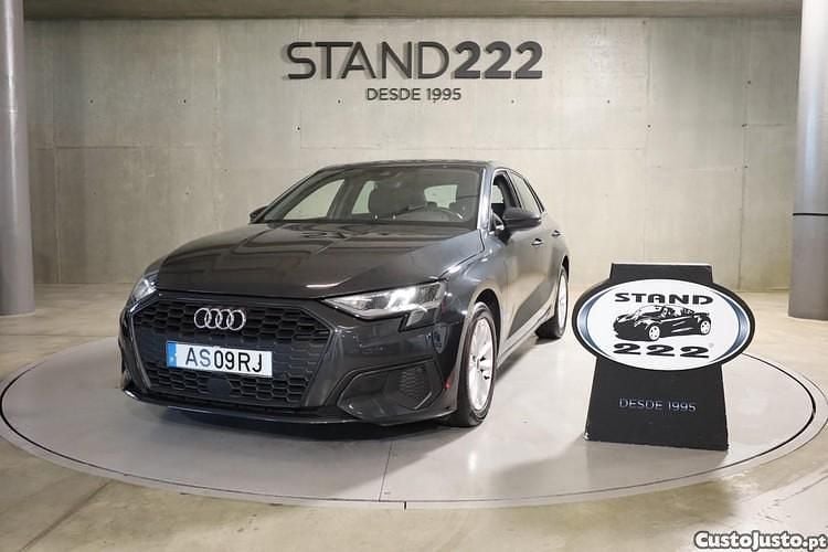 Cinza Usado 2022 Audi A3 Sportback e-tron Sedan | € 23.750 - Imagem 1/1