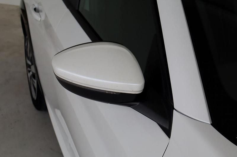 Usado Peugeot e-208 Active 100 kW (136 HP) 2021 Branco Citadino