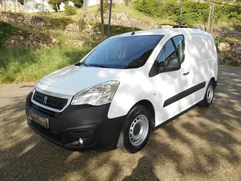 Branco Usado 2017 Peugeot Partner Monovolume | € 11.900 (Preço justo) - Imagem 1/4