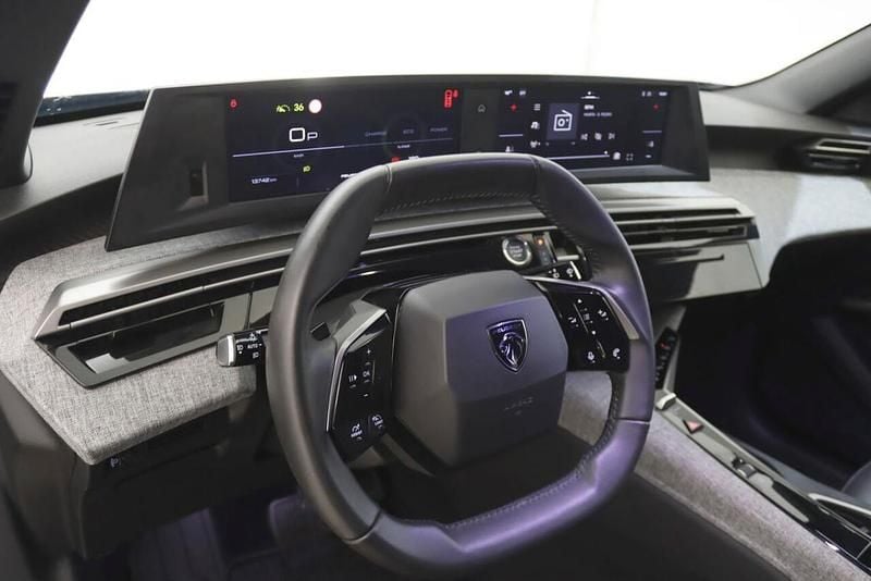 Usado Peugeot 5008 145 HP (106 kW) 2025 Azul SUV