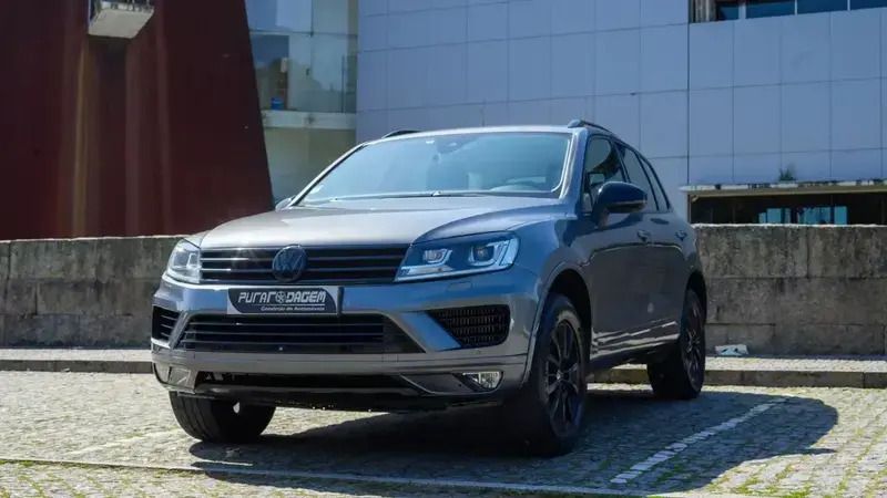 Cinzento Usado 2014 VW Touareg SUV | € 26.950 - Imagem 1/4