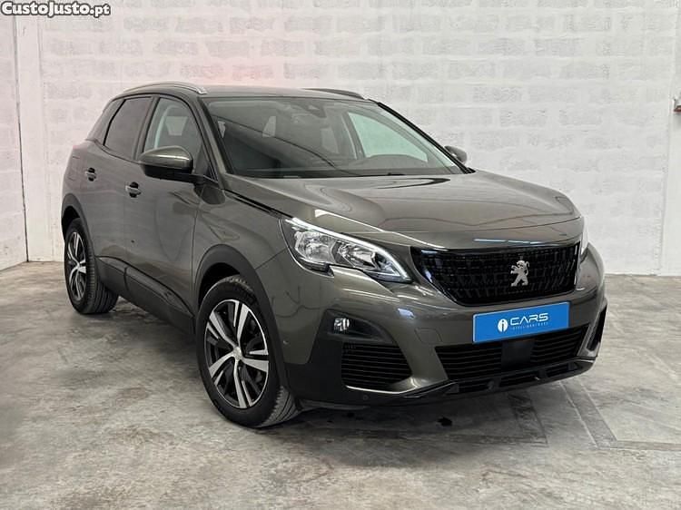 Usado Peugeot 3008 Active 130 HP (95 kW) 2018 Verde Sedan