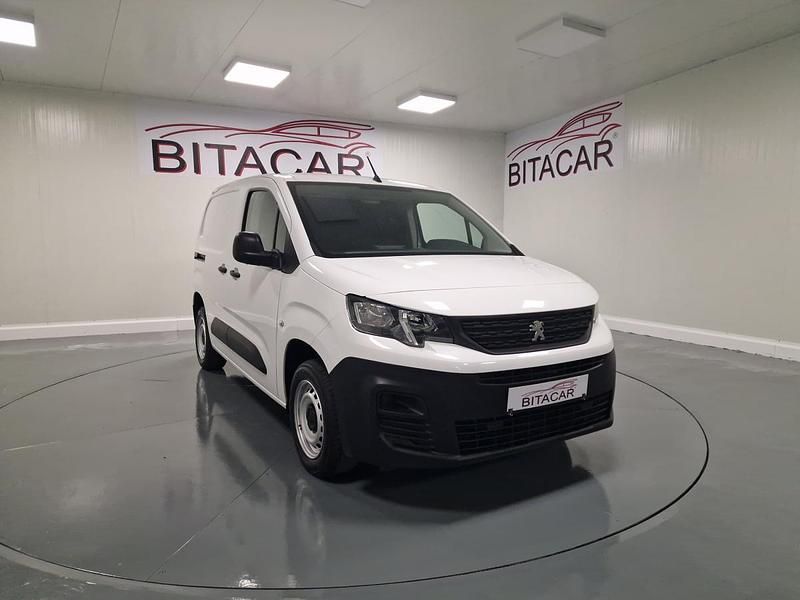 Branco Usado 2019 Peugeot Partner Monovolume | € 14.950 (Caro) - Imagem 1/4