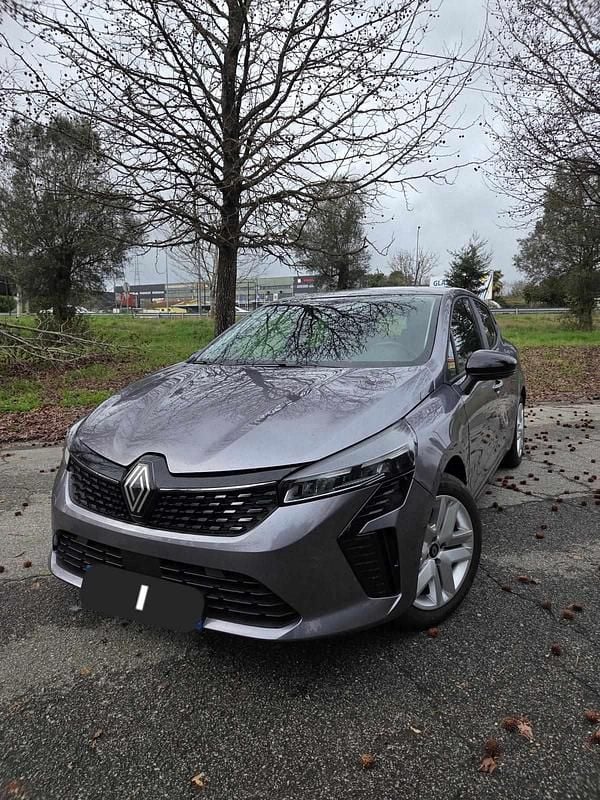 Usado Renault Clio V 90 HP (66 kW) 2025 Cinzento