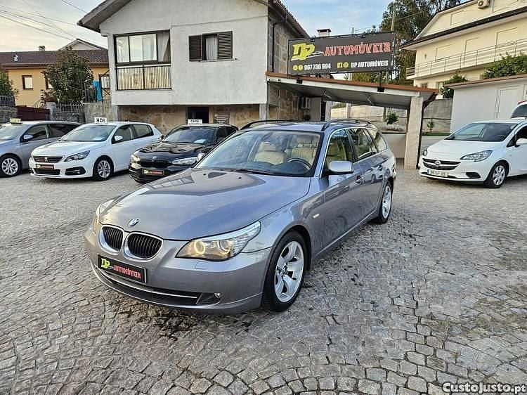 Cinza Usado 2007 BMW 520 Carrinha | € 7.000 - Imagem 1/1