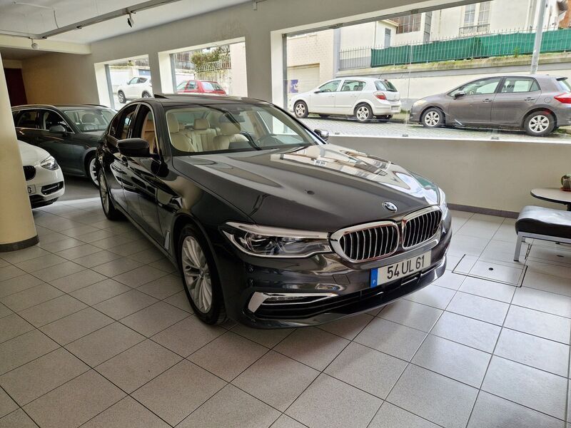 Cinza Usado 2018 BMW 540 Luxury Line Sedan | € 37.500 - Imagem 1/4