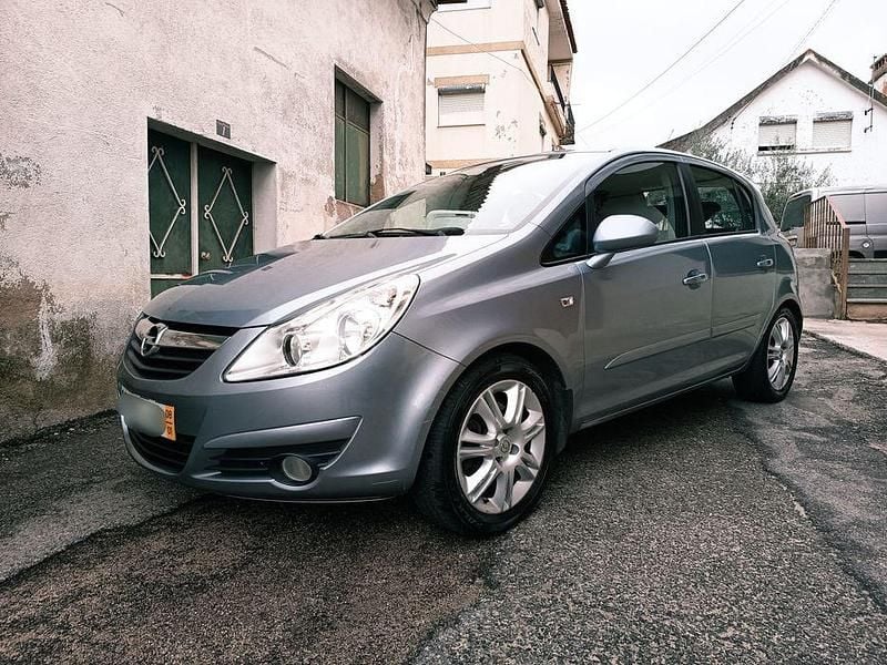 Usado 2008 Opel Corsa Sedan | € 5.500 (Preço justo) - Imagem 1/4