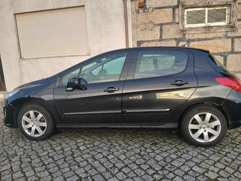 Preto Usado 2009 Peugeot 308 Citadino | € 4.800 (Preço justo) - Imagem 1/4