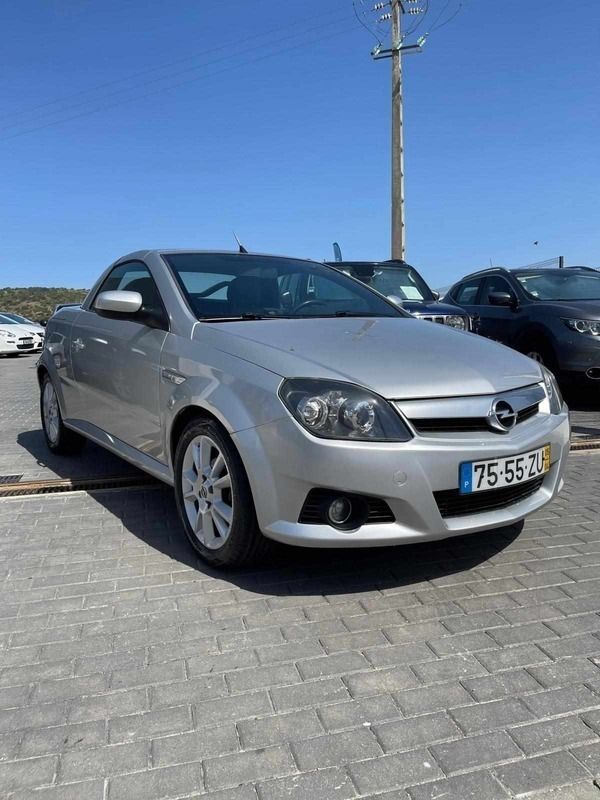 Usado Opel Tigra 70 HP (51 kW) 2005 Cinzento Cabrios