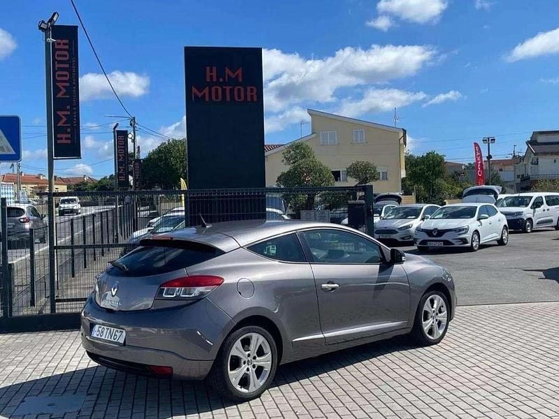 Usado Renault Mégane III 110 HP (80 kW) 2011 Cinzento Coupé
