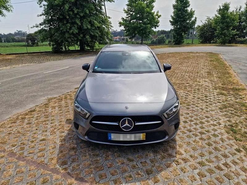 Usado Mercedes A180 Night 109 HP (80 kW) 2018 Cinzento Citadino