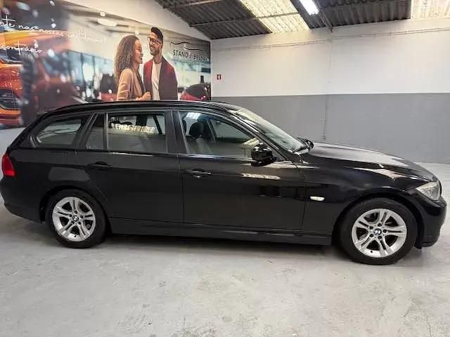 Usado BMW 318 Exclusive 143 HP (105 kW) 2011 Preto Carrinha