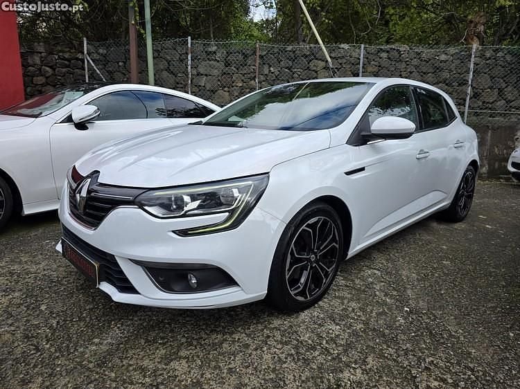 Usado Renault Mégane IV Zen 110 HP (80 kW) 2017 Branco