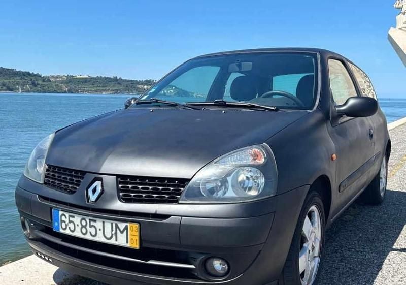 Preto Usado 2003 Renault Clio II Citadino | € 2.600 (Preço justo) - Imagem 1/4
