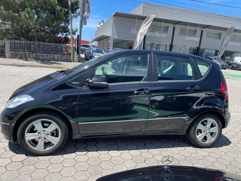 Usado 2010 Mercedes A180 Sedan | € 10.800 (Caro) - Imagem 1/4