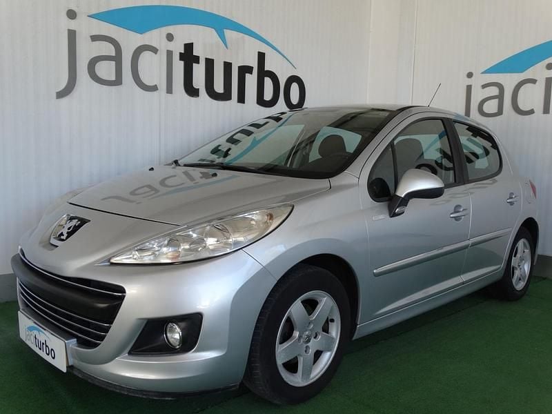 Usado Peugeot 207 68 HP (50 kW) 2010 Cinzento