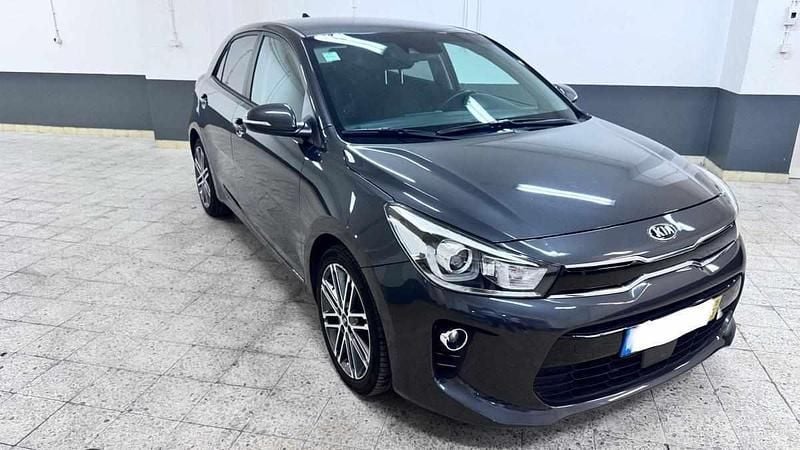 Cinzento Usado 2018 Kia Rio Citadino | € 14.750 (Preço justo) - Imagem 1/4