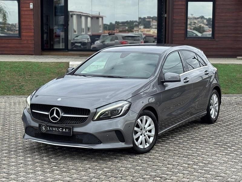 Cinza Usado 2016 Mercedes A180 Style | € 16.990 (Preço justo) - Imagem 1/4