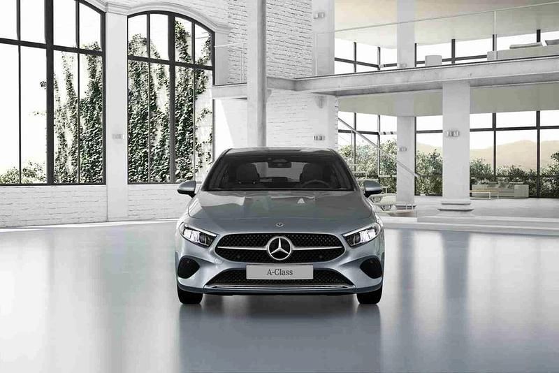 Prateado Novo 2025 Mercedes A250 Citadino | € 51.275 (Preço justo) - Imagem 1/4