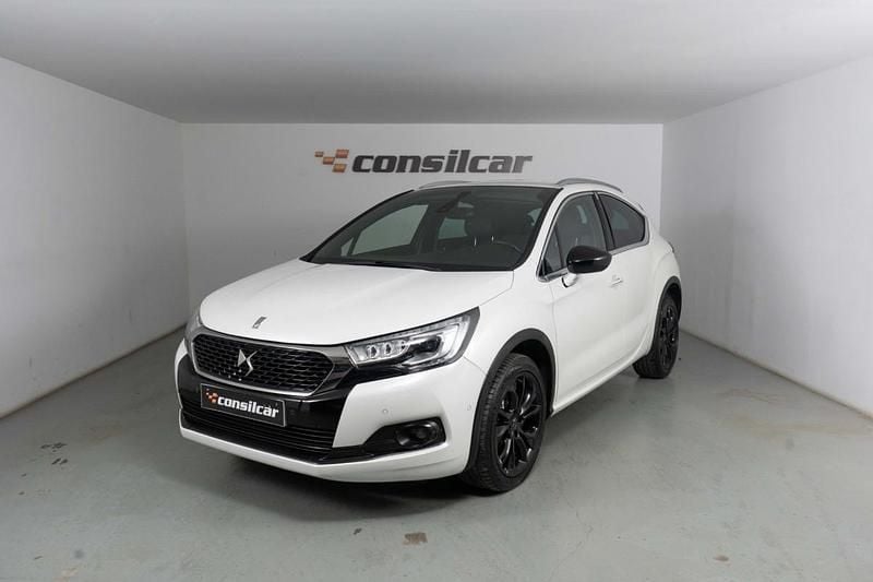 Usado DS Automobiles DS4 Be Chic 120 HP (88 kW) 2016 Branco Citadino