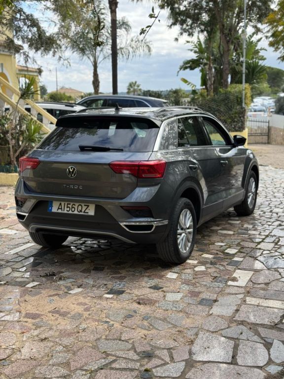 Usado VW T-Roc Style 110 HP (80 kW) 2021 Cinza SUV