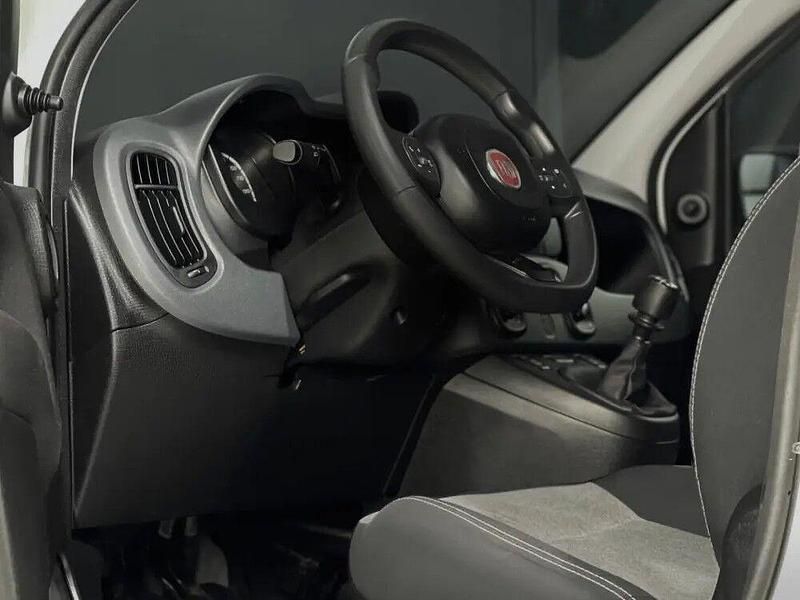 Usado Fiat Panda Lounge 69 HP (50 kW) 2017 Amarelo Citadino