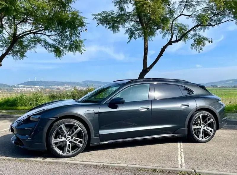 Usado Porsche Taycan Cross Turismo 350 kW (476 HP) 2023 Cinza escuro Sedan
