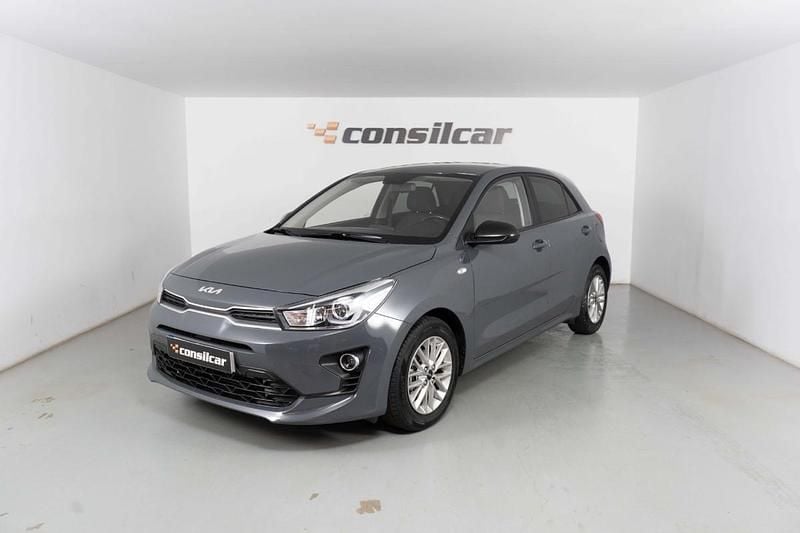 Cinza Usado 2022 Kia Rio Citadino | € 14.890 (Preço justo) - Imagem 1/4