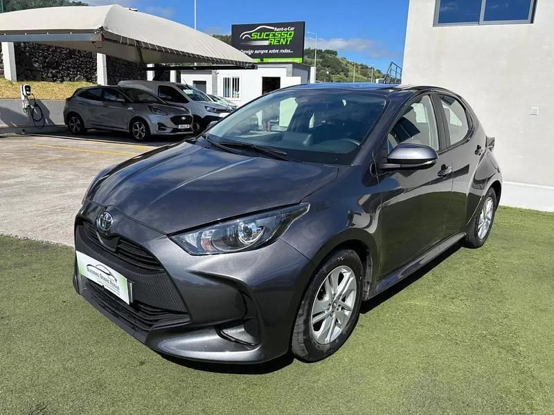Cinza escuro Usado 2024 Toyota Yaris Comfort Citadino | € 19.990 (Preço justo) - Imagem 1/4