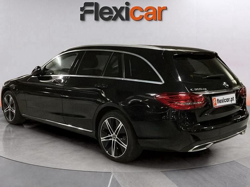 Usado Mercedes C300e Avantgarde 306 HP (225 kW) 2020 Preto Carrinha