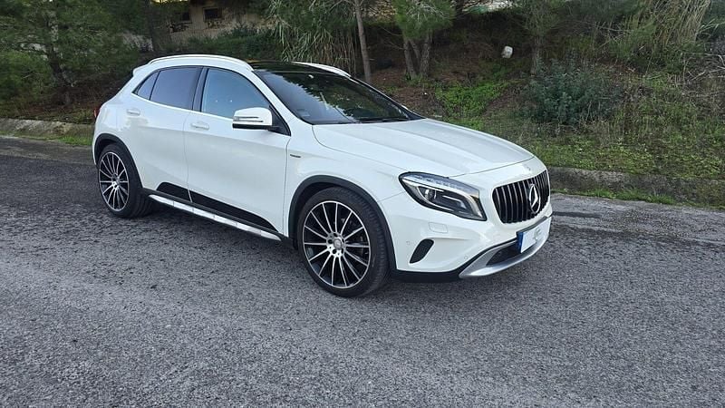 Branco Usado 2016 Mercedes GLA180 Edition SUV | € 19.900 (Caro) - Imagem 1/4