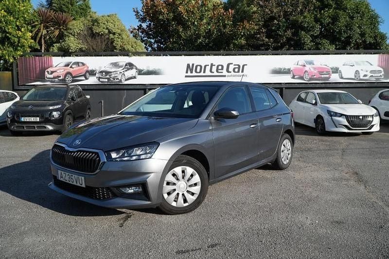 Cinza Usado 2023 Skoda Fabia | € 14.500 (Preço justo) - Imagem 1/4
