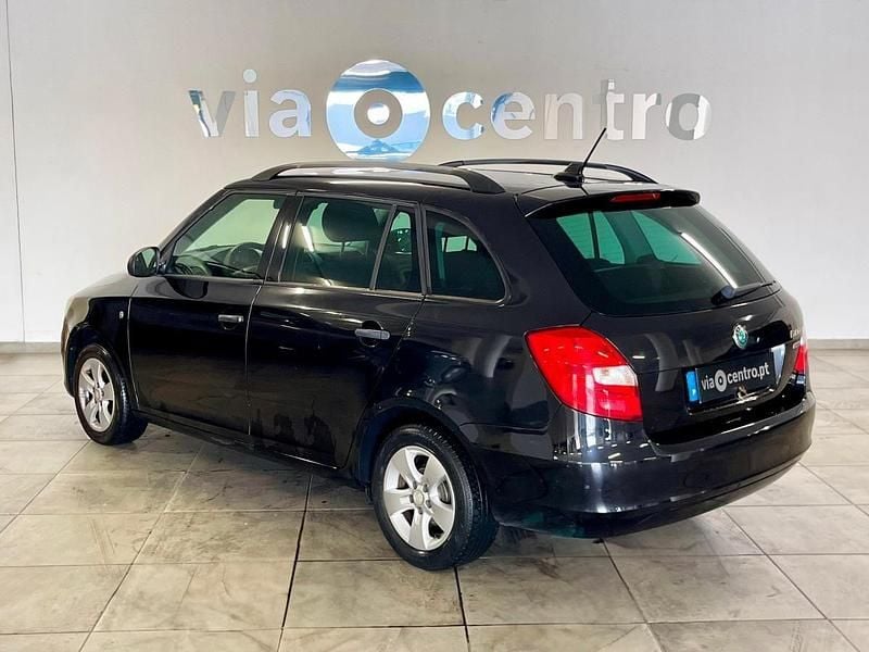 Usado Skoda Fabia Family 75 HP (55 kW) 2012 Preto Carrinha