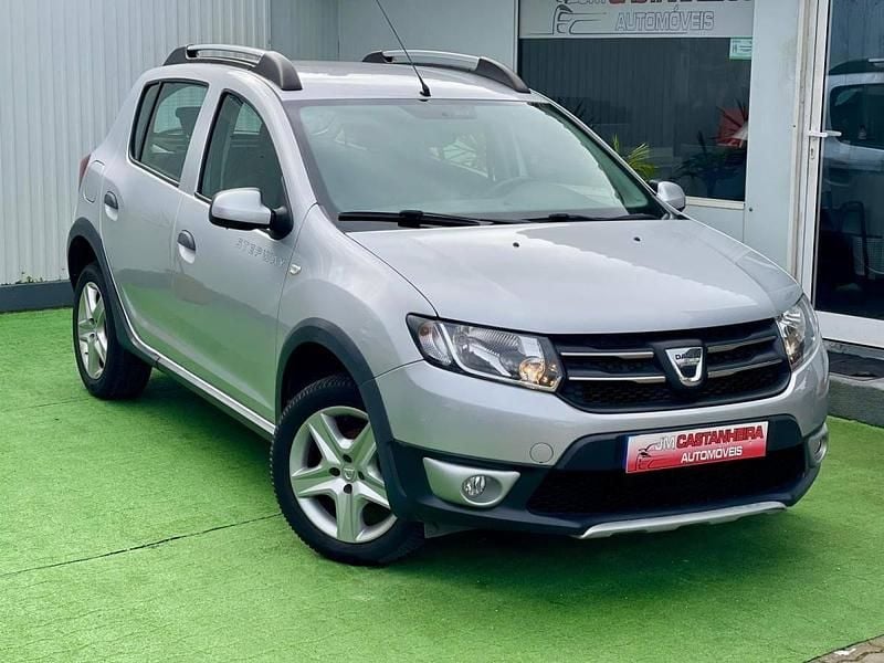 Usado Dacia Sandero Stepway 90 HP (66 kW) 2015 Cinza SUV