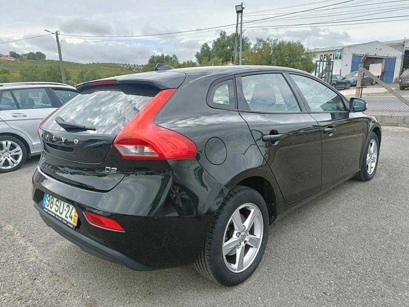 Usado Volvo V40 Momentum 120 HP (88 kW) 2017 Preto Carrinha