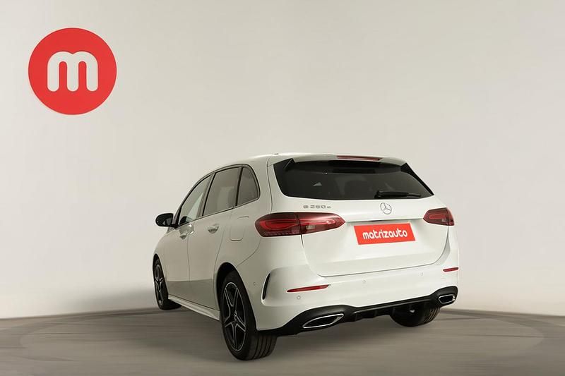 Usado Mercedes B250e 218 HP (160 kW) 2024 Monovolume