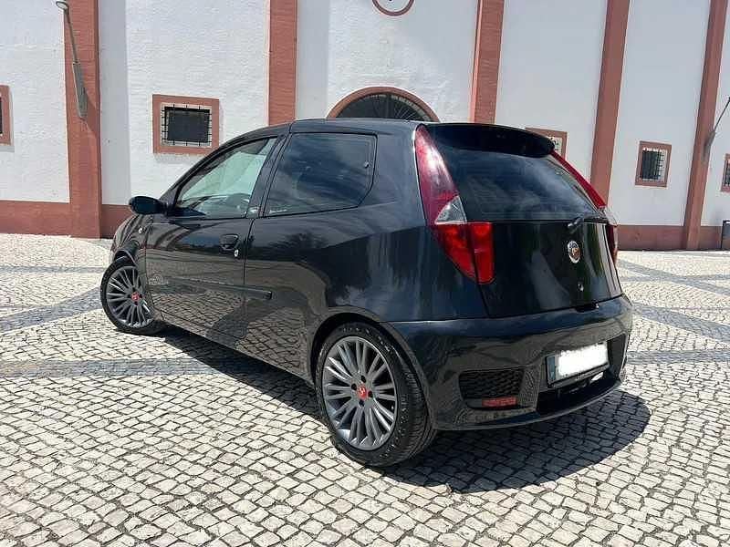 Usado Fiat Punto 70 HP (51 kW) 2005 Preto Citadino