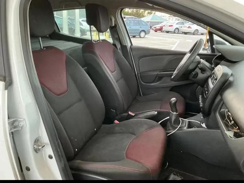 Usado Renault Clio IV 90 HP (66 kW) 2014 Branco Citadino