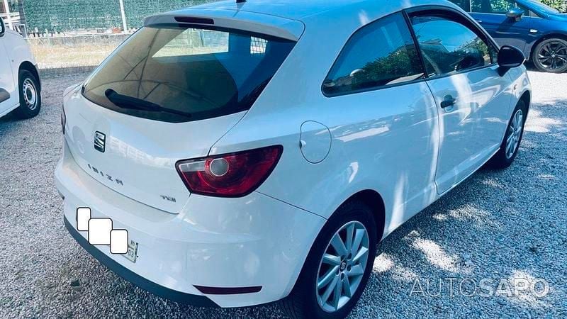 Branco Usado 2016 Seat Ibiza Ecomotive Citadino | € 6.500 - Imagem 1/4
