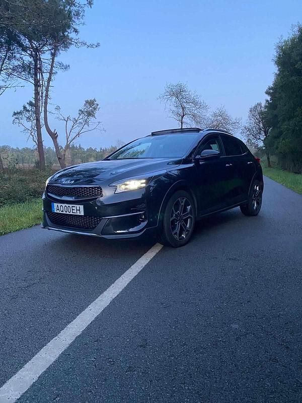 Preto Usado 2022 Kia Ceed Citadino | € 22.400 - Imagem 1/4
