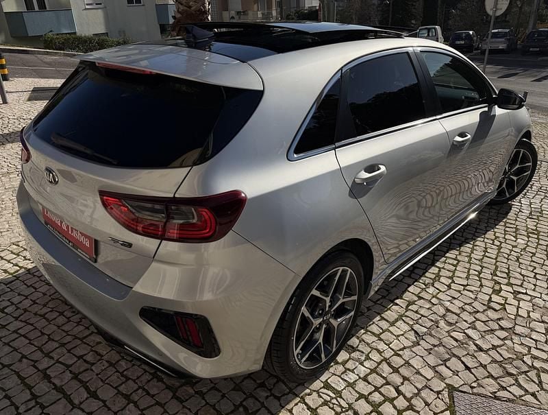 Usado Kia Ceed GT GT-Line 120 HP (88 kW) 2020 Cinzento
