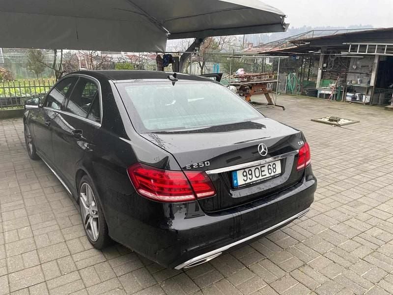 Usado Mercedes E250 204 HP (150 kW) 2013 Preto Sedan
