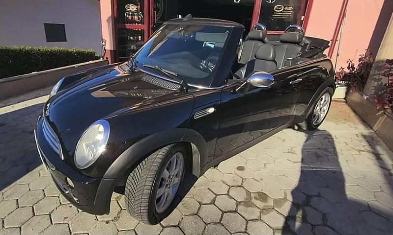 Usado Mini Cooper Cabriolet 115 HP (84 kW) 2005 Preto Cabrios