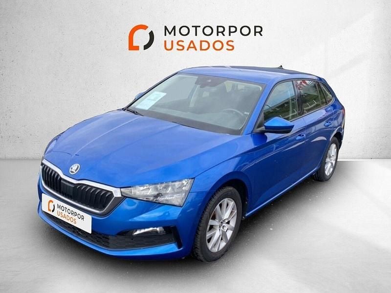 Azul Usado 2022 Skoda Scala Ambition Citadino | € 14.490 (Preço justo) - Imagem 1/4