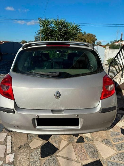 Usado 2006 Renault Clio II Dynamique Sedan | € 3.250 (Preço justo) - Imagem 1/4