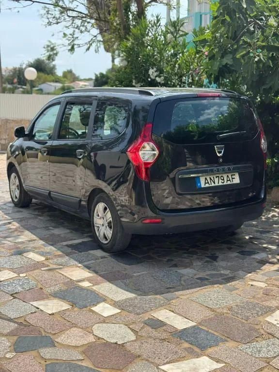 Usado Dacia Lodgy 115 HP (84 kW) 2021 Preto Monovolume